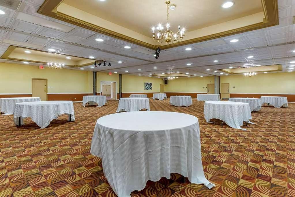 Clarion Inn & Suites, Розуэлл Экстерьер фото