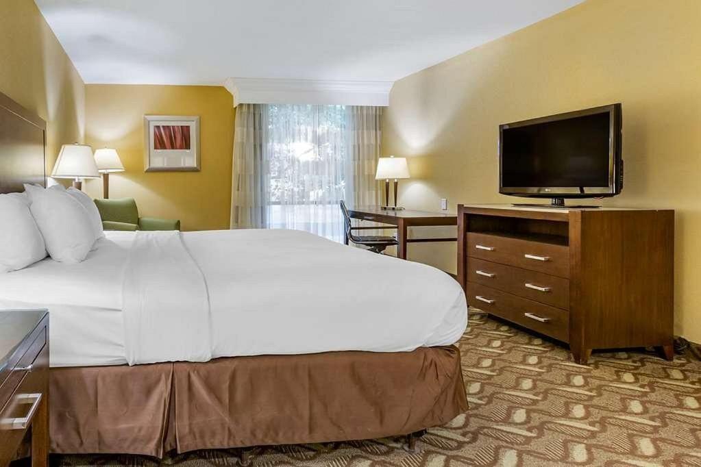 Clarion Inn & Suites, Розуэлл Экстерьер фото