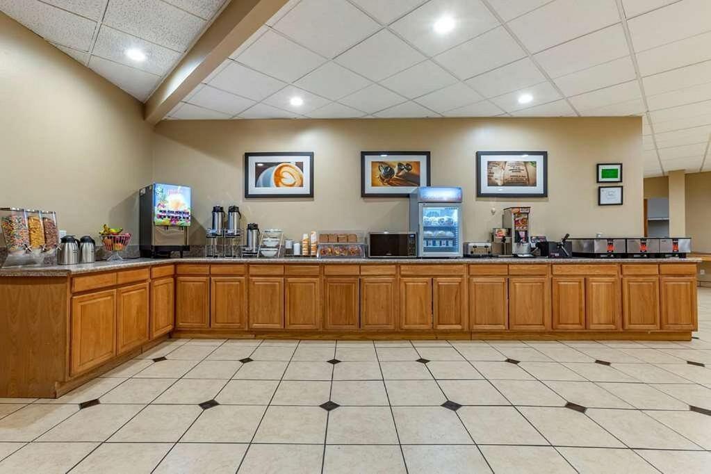 Clarion Inn & Suites, Розуэлл Экстерьер фото