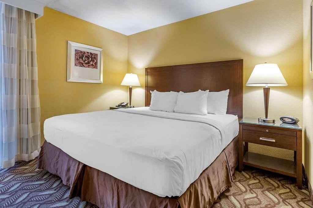 Clarion Inn & Suites, Розуэлл Экстерьер фото