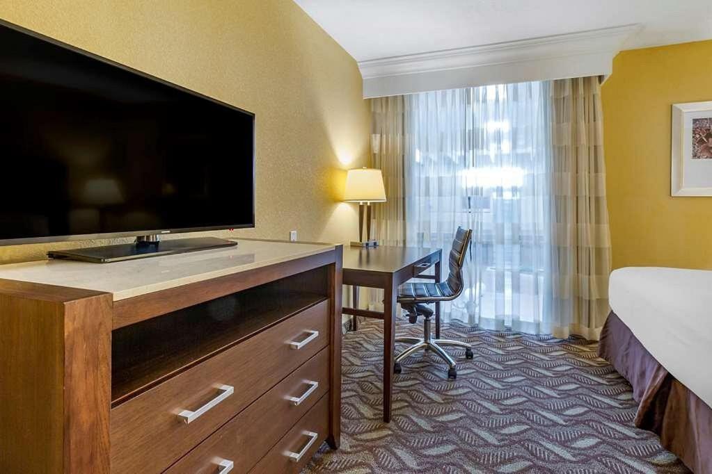 Clarion Inn & Suites, Розуэлл Экстерьер фото