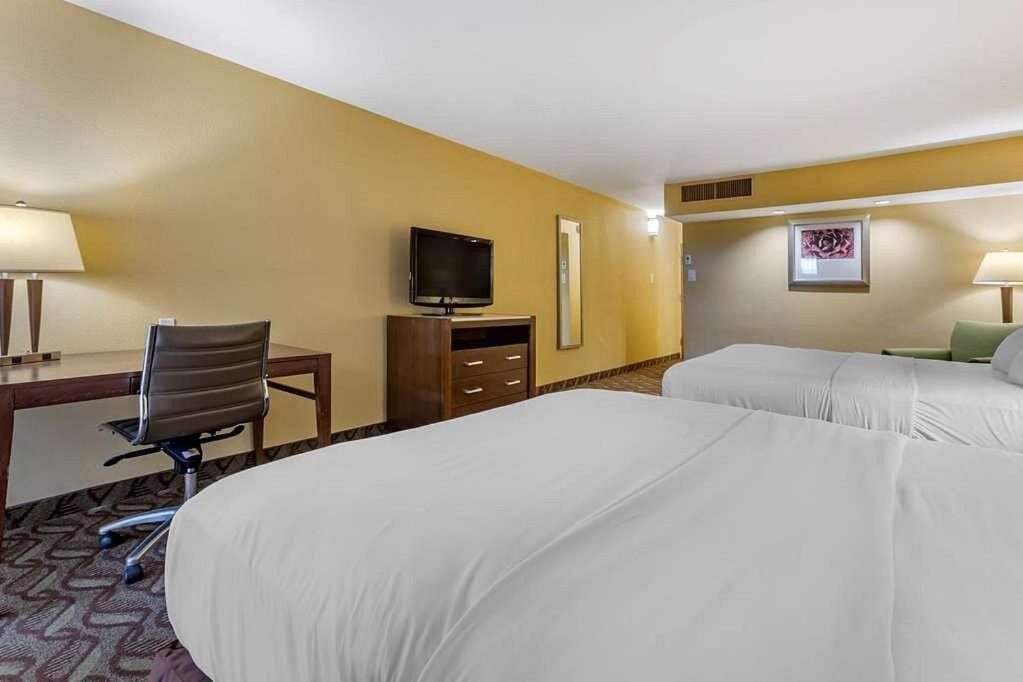 Clarion Inn & Suites, Розуэлл Экстерьер фото