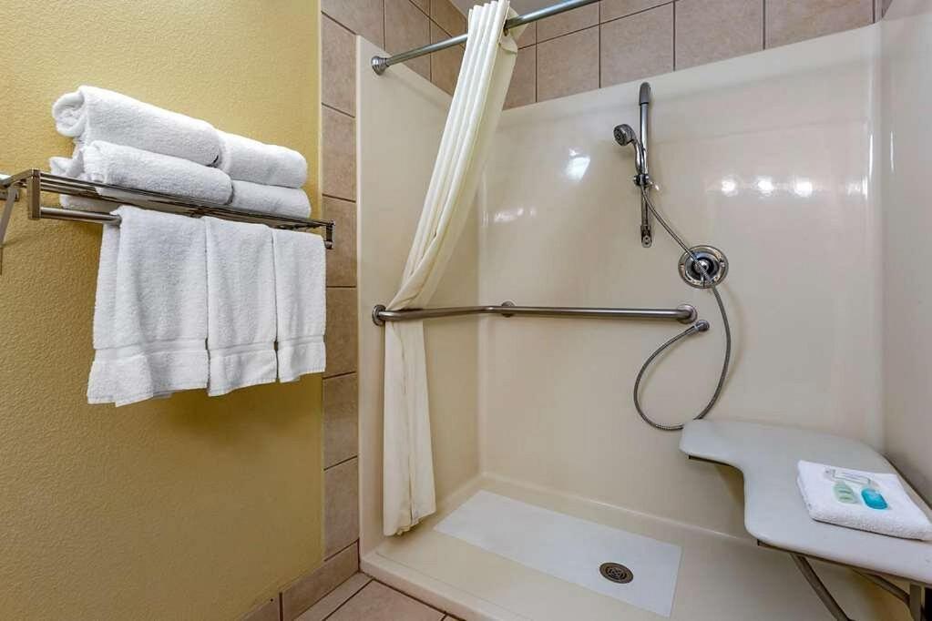 Clarion Inn & Suites, Розуэлл Экстерьер фото